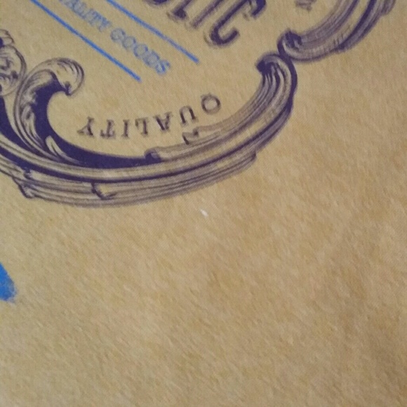 Banana Republic Graphic T-Shirt - Picture 5 of 5